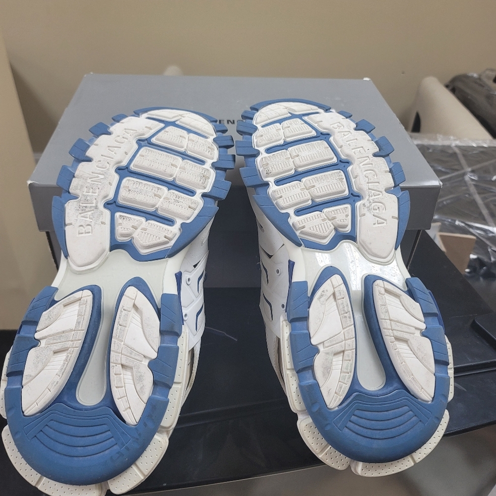 Balenciaga Men Sneaker - Picture 3 of 6